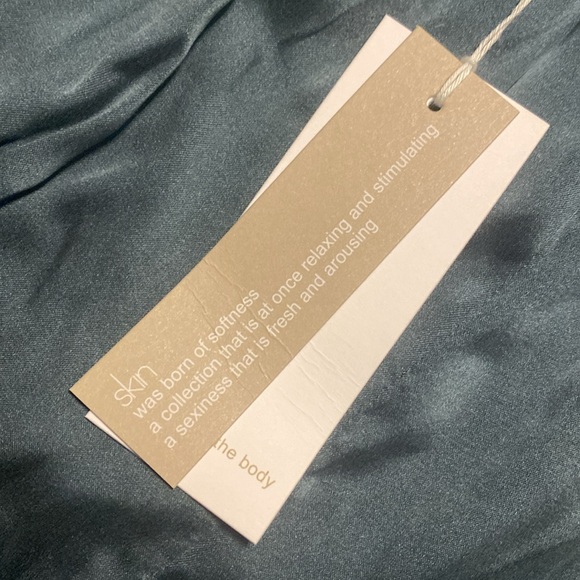 SKIN Peruvian Silk Pajama Set in Spruce. Size 3. MSRP 400$ - Picture 5 of 8